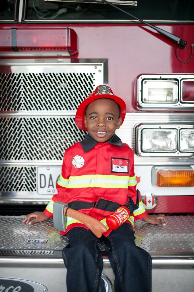 Set de pompier (tenue, casque, extincteur) 5-6 ans