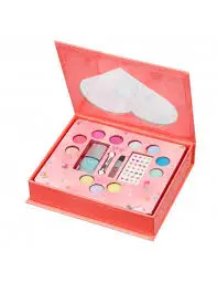 Set de maquillage coeur en boite cadeau